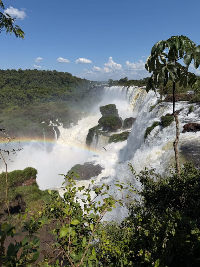 wateralls in Iguazu with a rainbow