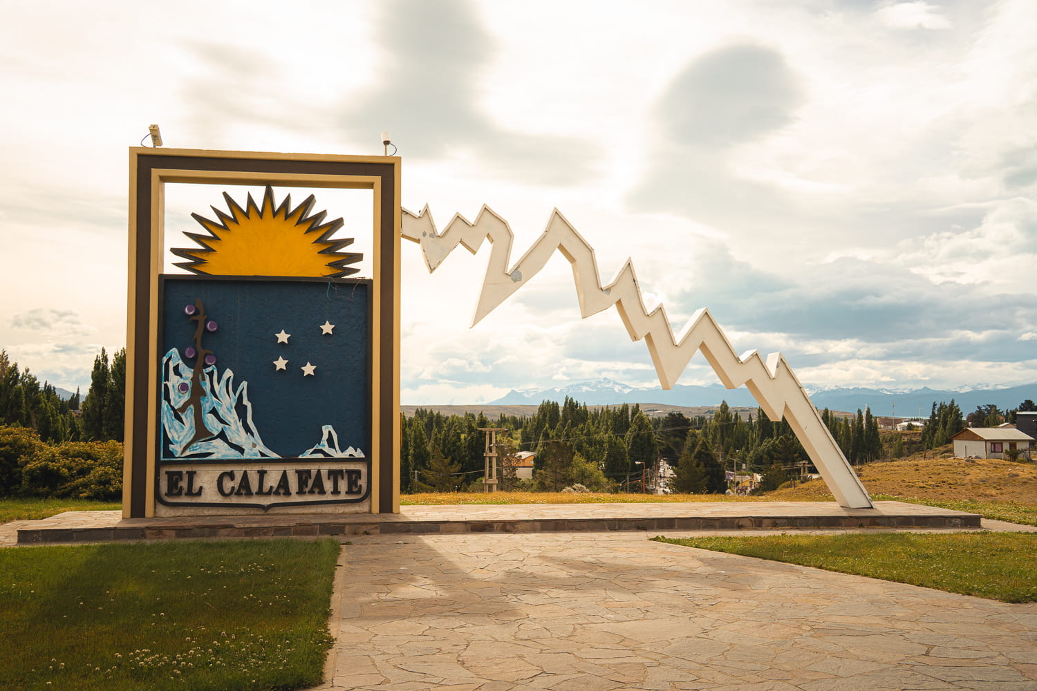 Sign in El Clafate with mountains