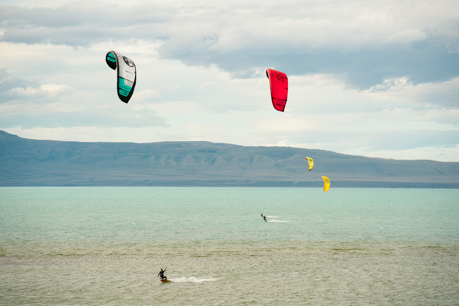 People kitesurfing on the Lago Argentino in El Calafate